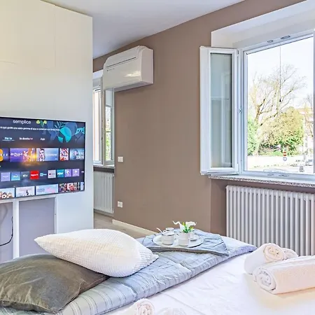 Isolino Bridge - Historic Center Apartment *