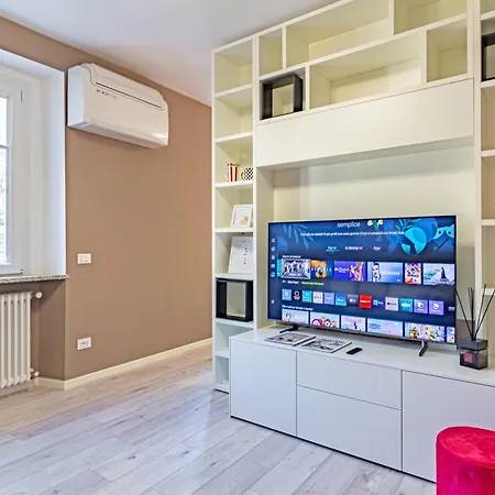 Apartment Isolino Bridge - Historic Center Monza