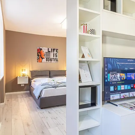 Apartment Isolino Bridge - Historic Center